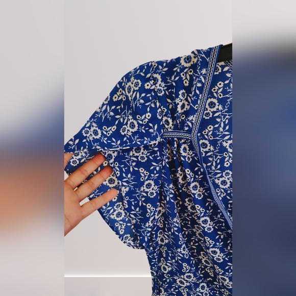 New with tags Max Studio Floral Blue Wrap Dress - Picture 3 of 5